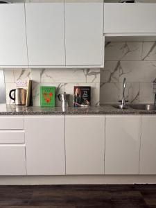 Heart of Hoxton 4 Bed Flat Zone 1 Balcony