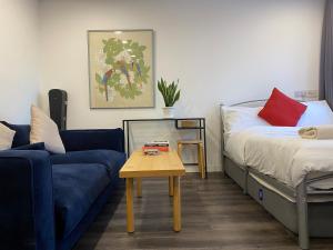 4 Bed Flat in Hoxton Zone 1 with Balcony