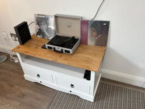 Central & Rare AntiqueQuarter