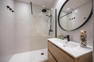 Estudio moderno en parque del Oeste