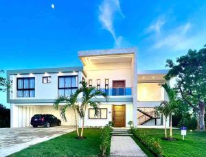 8 BR Grand Villa in Oceanfront Comm Sosua Ocean Vill