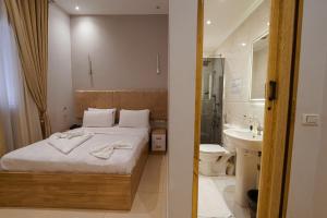 KASTELLO ROIAL PLAzA