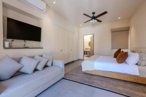 Designer Retreat in Centro Heated Pool & Views