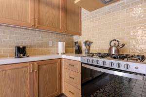 Designer Retreat in Centro Heated Pool & Views