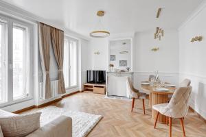 High end Parisian 3 room apartment 10th arrondissement