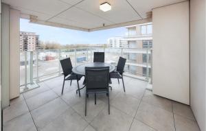 2 Bedroom Cozy Apartment In Oostende