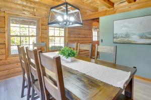 Kentucky Lake Access! Family Log Cabin w Deck