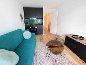 Sunny studio on a high floor with terrace