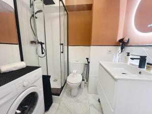 Sunny studio on a high floor with terrace