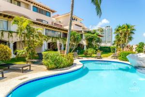 Oceanside Beach house Pool & Short walk to Beach