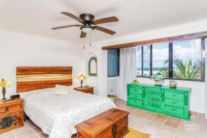 Oceanside Beach house Pool & Short walk to Beach