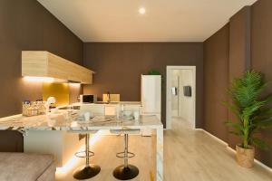 Kosta Homes - Modern Coastal Getaway 400m from Sea