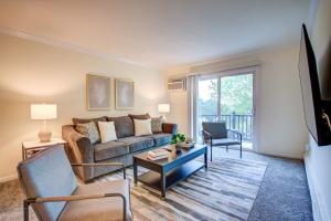 Free Parking Dishwasher and Balcony near Medical Centers