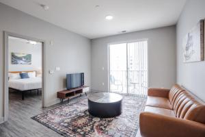 CozySuites at the Banks gym pool 07