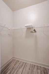 CozySuites at the Banks gym pool 07