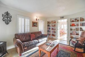 Walk to Santa Fe Plaza Historic Eastside Retreat