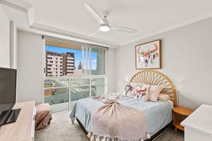 Palm Beach Bliss! Walk to Beach, Cafés & Dining!