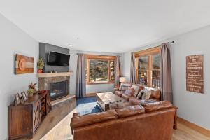 Red Hawk Townhome 2327 ; 2 100