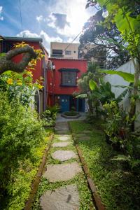 Artful and Quiet Pause in Santa Tecla and BBQ garden