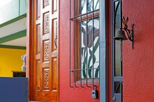 Artful and Quiet Pause in Santa Tecla and BBQ garden