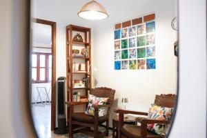 Artful and Quiet Pause in Santa Tecla and BBQ garden