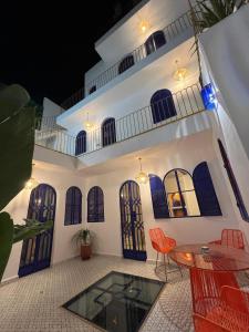 Riad Lyabaïana privatisé, piscine et vue mer dans la médina