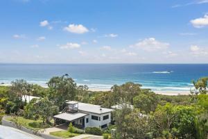 Bombora 5 Bedroom by Discover Stradbroke