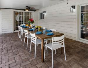 Just Wow! Luxury & Huge Heated Pool & Spa Home!