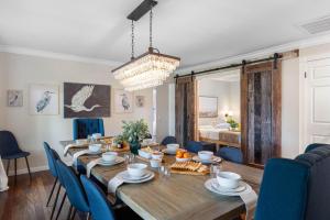 Just Wow! Luxury & Huge Heated Pool & Spa Home!