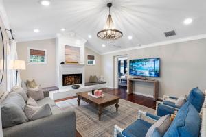 Just Wow! Luxury & Huge Heated Pool & Spa Home!