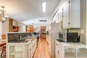 Relaxing Cabin Retreat with Games! Louisbug Hideaway