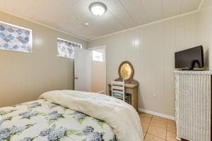 Steps to Sand! PCB Haven with Furnished Outdoor Area