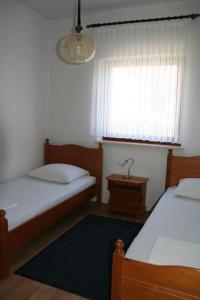 Apartments with parking space Supetar, Brac - 5670