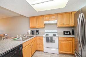 Ocean Village Club P28