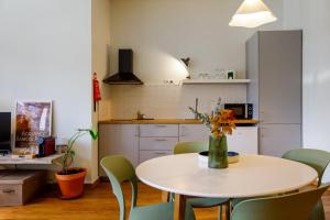 Casa Agustina, Central and sunny Studio with optional Parking