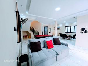 Casa Encantadora com opcao de piscina aquecida, lazer completo e do lado da praia