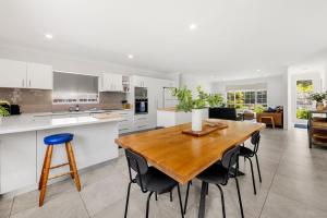 Callala Bay n Beach House - Pet Friendly with Fireplace
