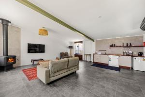 Callala Bay n Beach House - Pet Friendly with Fireplace