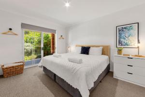 Callala Bay n Beach House - Pet Friendly with Fireplace