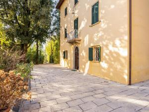 Mansion in Citerna with Pool & Garden