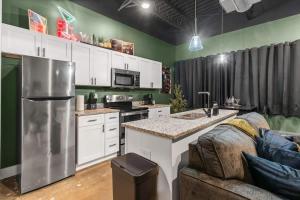 Martini Bar Speakeasy Studio 10min to Broadway