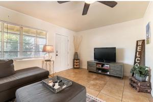 *Free Parking near Strip Cozy 2Br home Side: A