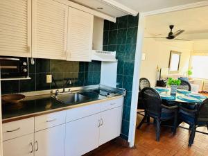 Beachfront apartment with a pool Islas del Sol