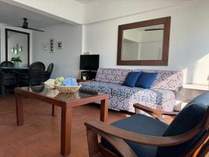 Beachfront apartment with a pool Islas del Sol