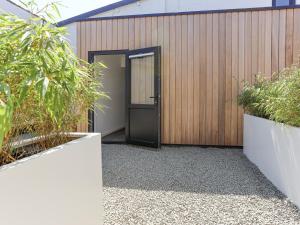 Modern Suite Near Beach