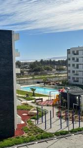 Dpto a pasos de playa, con terraza, vista al mar y faro