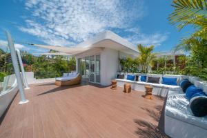Wave - 6BR Luxe Canggu Villa with Rooftop & Pool