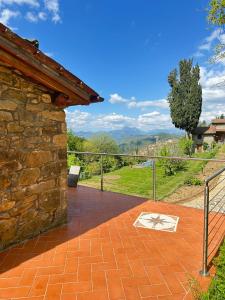 Metato con piscina e giardino