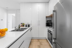 Complete Host Melbourne Grand Apartments