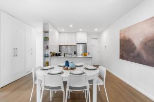 Complete Host Melbourne Grand Apartments